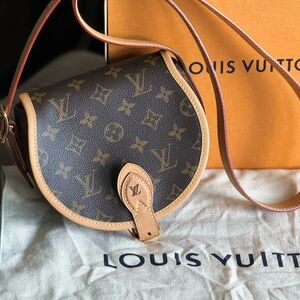Tamborine Louis Vuitton  Crossbody body bag made in France 2019  .Never worn.New